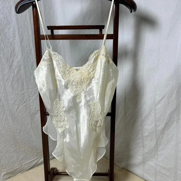 Victoria's Secret cream satin beaded vintage lingerie with lace detailing - Picture 1 of 4